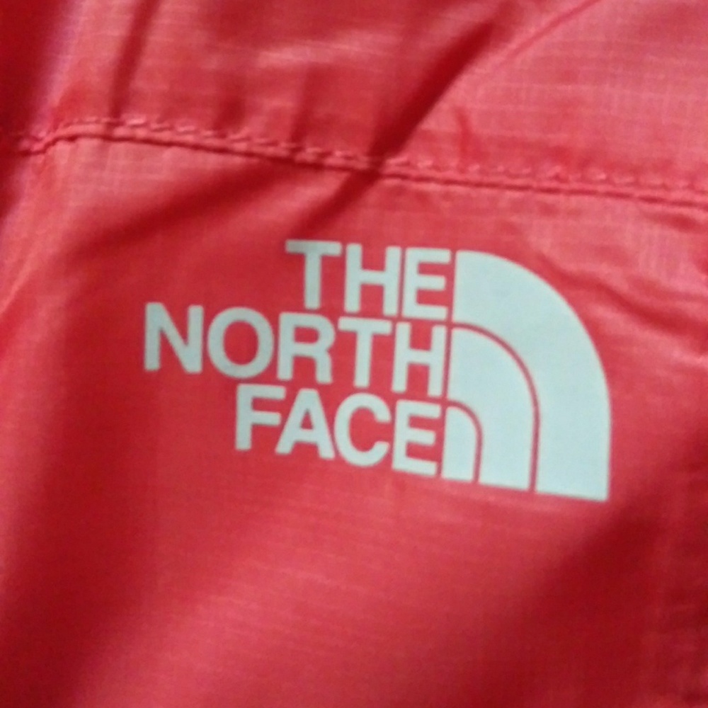 The North Face coral windbreaker - Picture 2 of 3